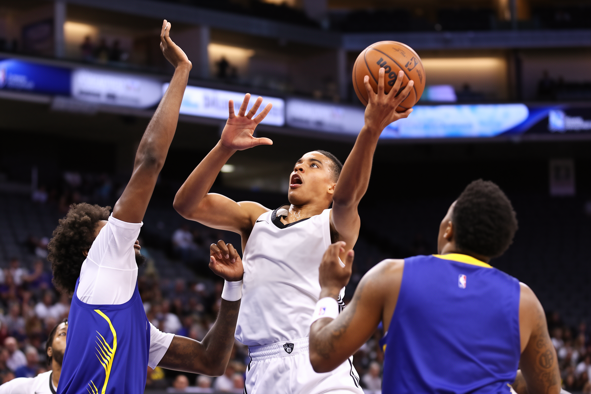 万博体育入口 - 路易斯维尔新星米卡尔·布朗 Jr.：夏季联赛首秀绽放 NBA 梦想 - 万博体育